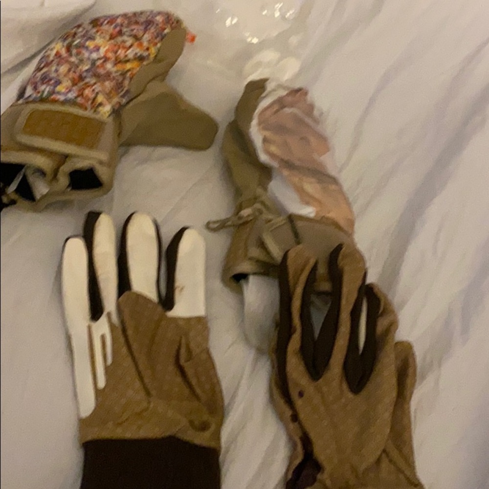 button snowboard mittens
